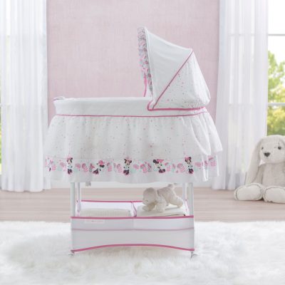 Minnie Boutique Gliding Bassinet